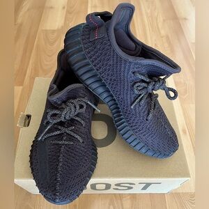 Yeezy Boost 350 V2 Women Size 5 Black